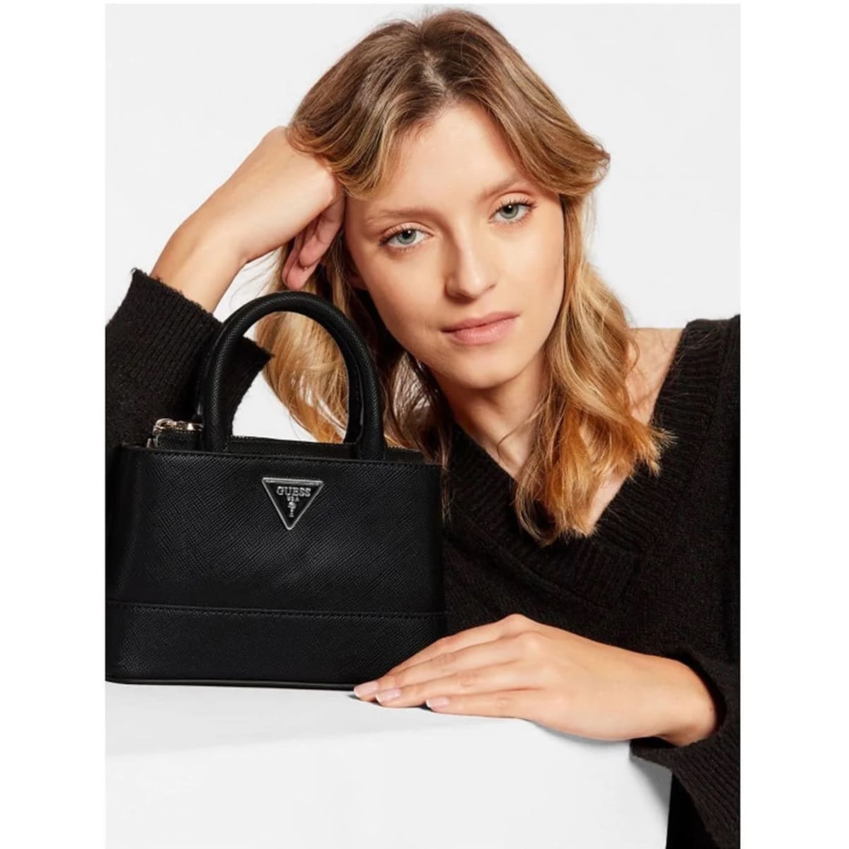 Guess Black Women Crossbody Hwvg81 30770 Bla