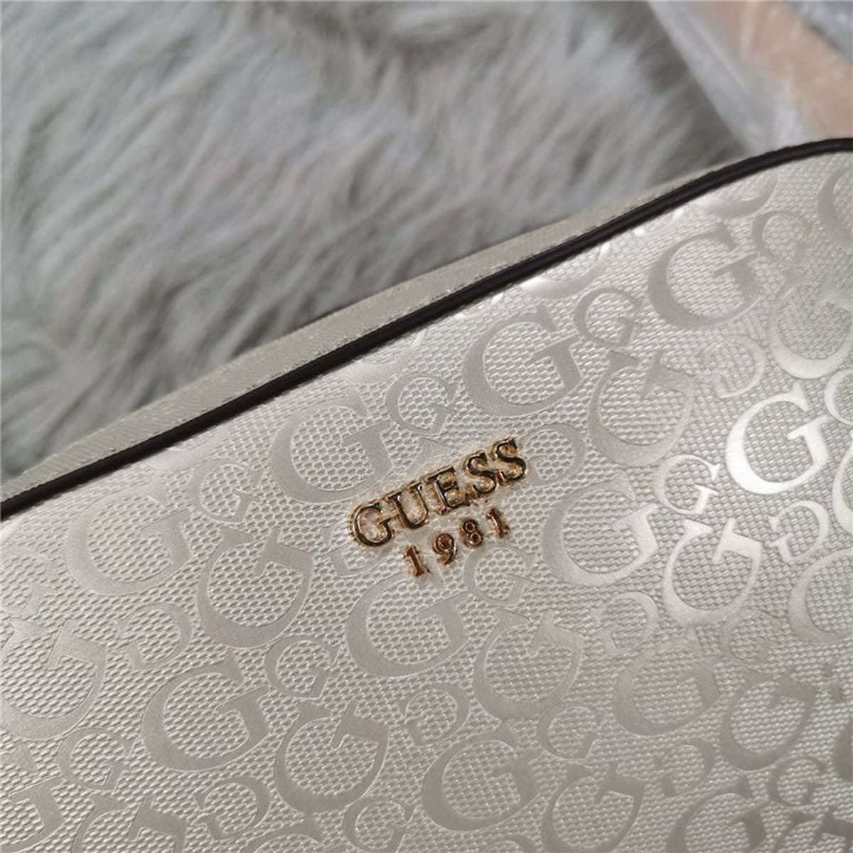 Guess White Women Crossbody Bag H2000029517624