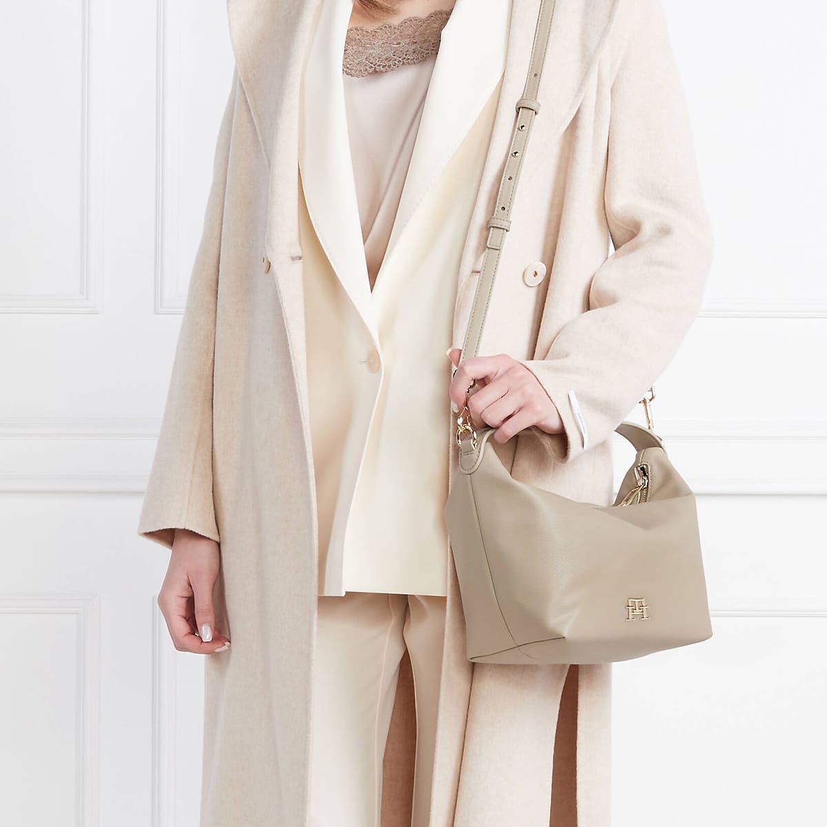 Tommy Hilfiger Beige Women Shoulder Bag Aw0Aw14499
