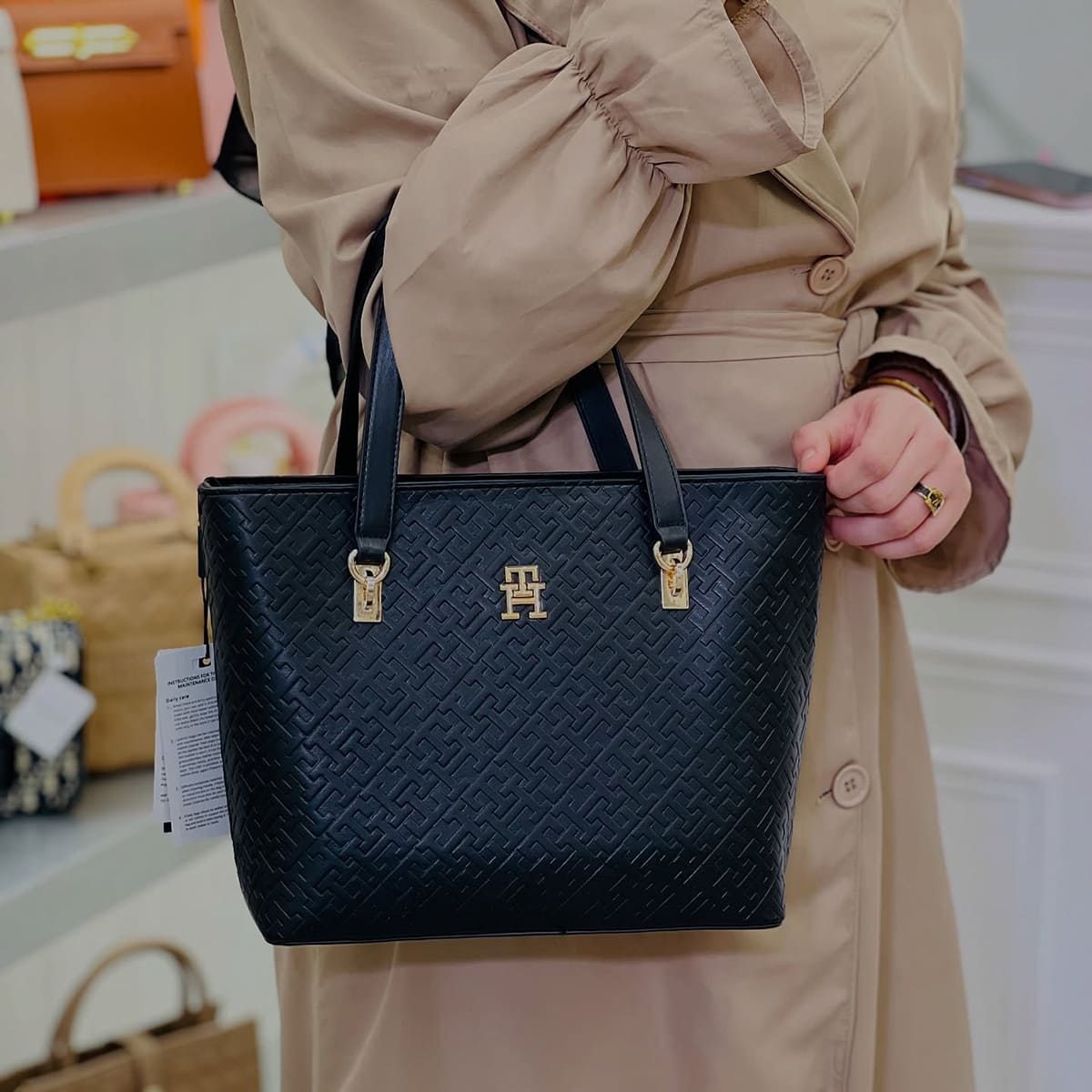 Tommy Hilfiger Black Women Shoulder Bag Aw0Aw16510 Bds