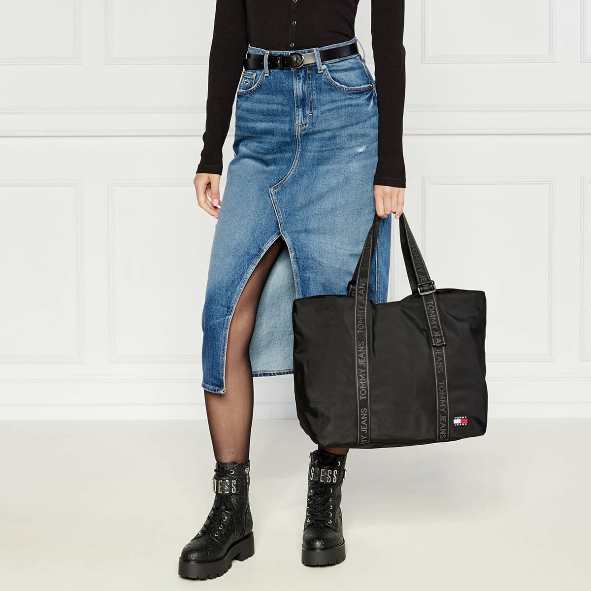 Tommy Hilfiger Black Women Handbag Aw0Aw16273 Blk