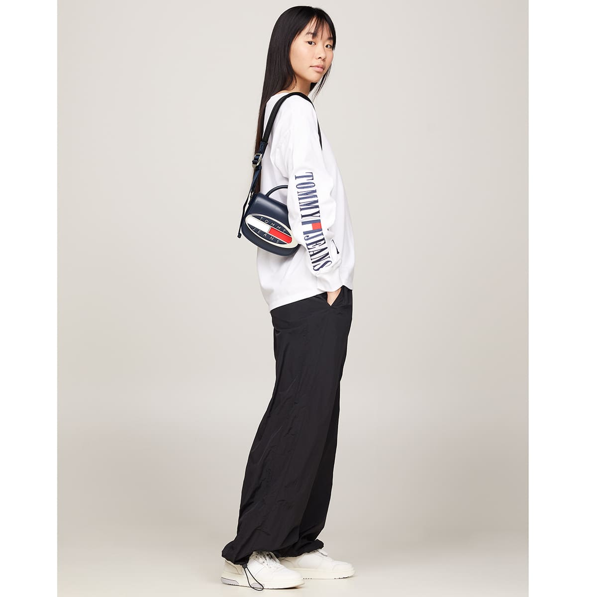 Tommy Hilfiger Navy Blue Women Handbags Aw0Aw15811 Dark Blue
